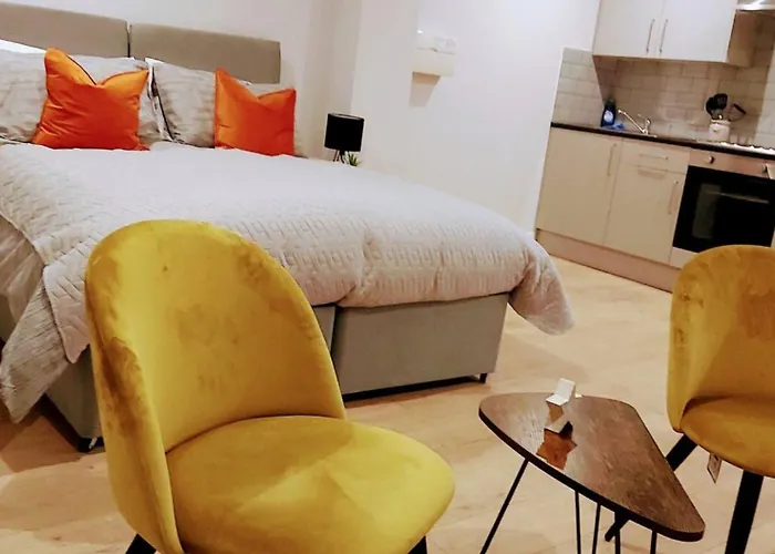 Market Haven Kingsize Studios Town Centre With Netflix, Business & Leisure Travellers, Multiple Units Available
