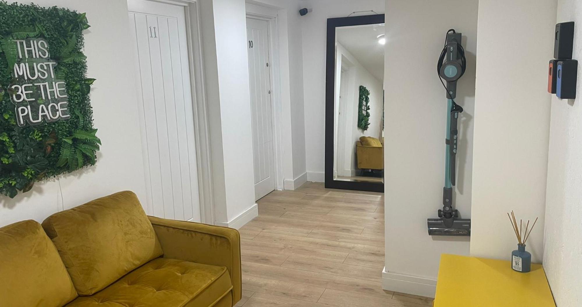 Market Haven Studios: Town With Netflix Apartment