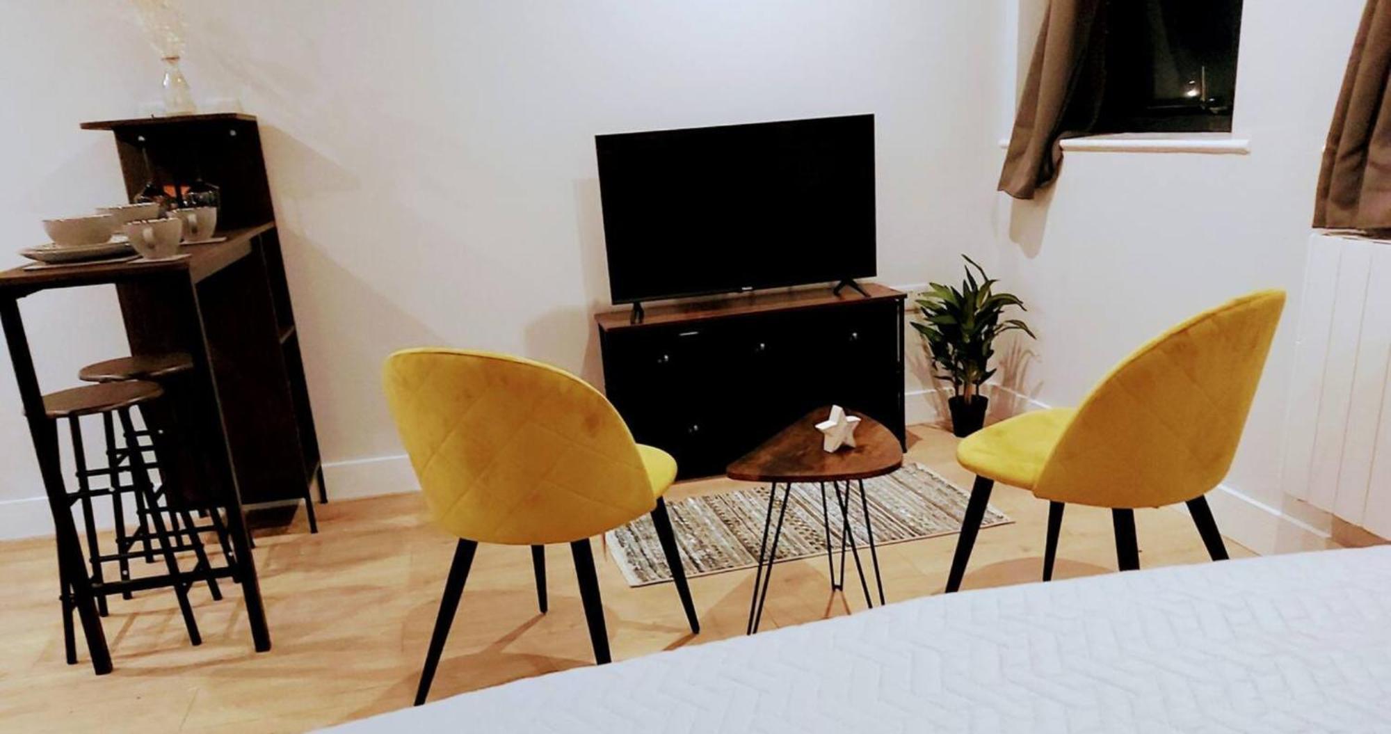Market Haven Studios: Town With Netflix Apartment